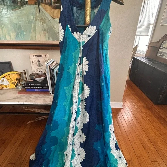 Vintage LIBERTY HOUSE HAWAII Sleeveless Floral Maxi Dress 💙🩵💙 - Picture 5 of 8